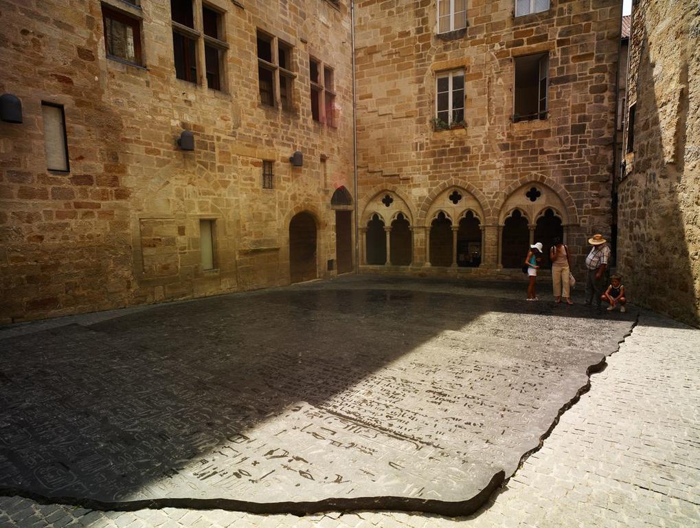 Studio De La Halle. Figeac Exteriör bild